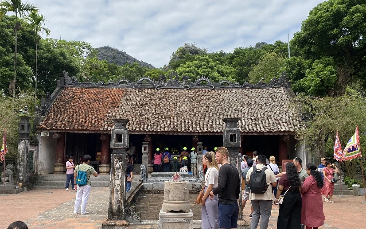 From Hanoi: Hoa Lu – Tam Coc – Mua Cave 1 Day Tour
